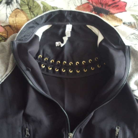 Lululemon Var-City Bomber Jacket - Picture 9 of 11